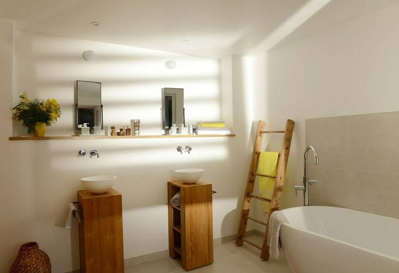 Люкс Повышенной Комфортности, Art House Domaine De L Ocrerie