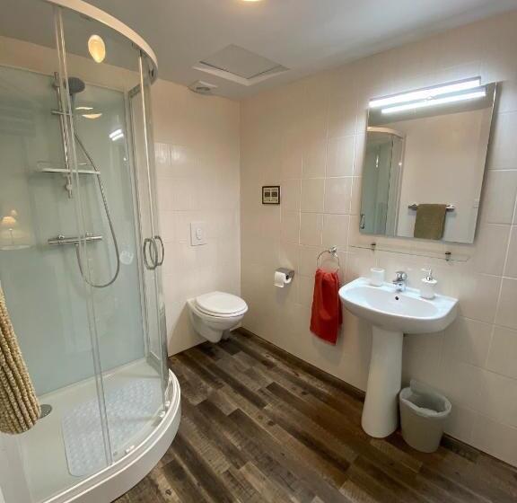 חדר סטנדרט, L'envers