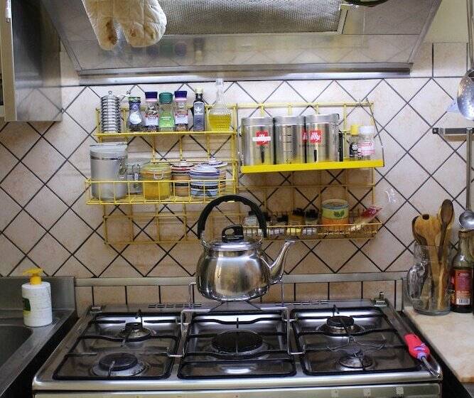 اتاق استاندارد چهارنفره با سرویس بهداشتی مشترک, Casa Verdi   House Of Travelers