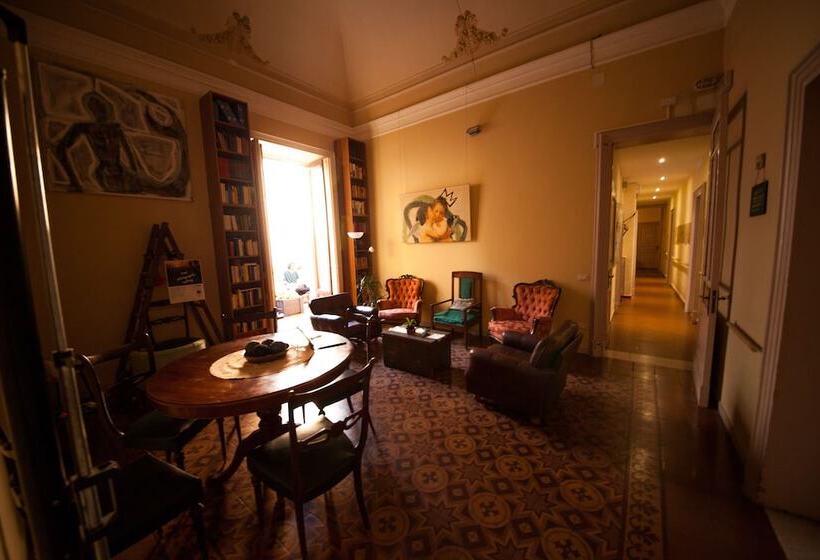 اتاق استاندارد سه تخته با سرویس بهداشتی مشترک, Casa Verdi   House Of Travelers