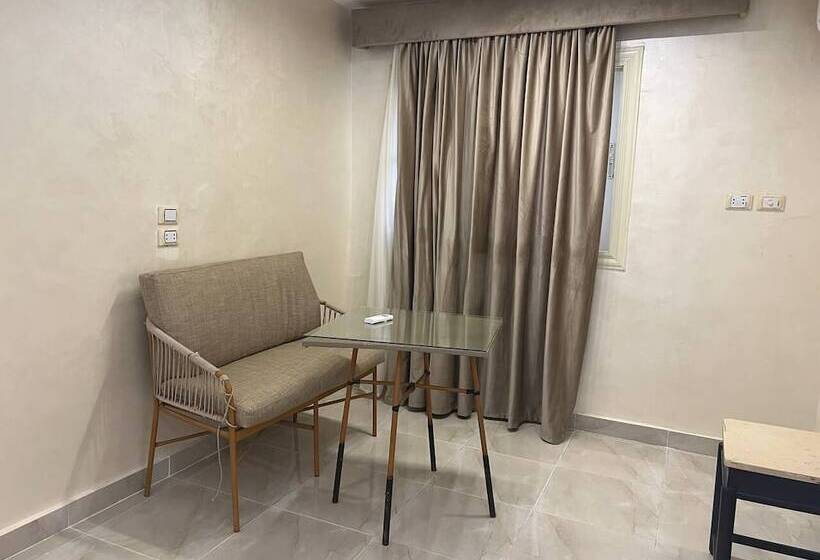 اتاق خانوادگی, Pyramids Height Hotel & Pyramids Master Scene Rooftop