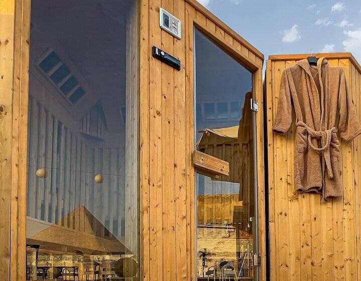 اتاق خانوادگی, Pyramids Height Hotel & Pyramids Master Scene Rooftop