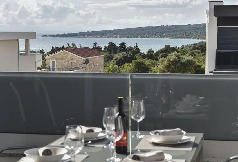 3 Bedroom Deluxe Apartment Sea View, Pool Apartments & Rooms Mare