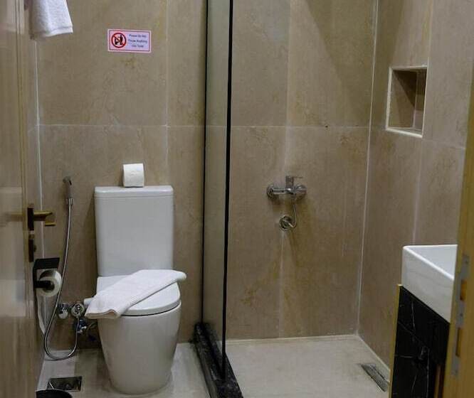 استودیو خانوادگی, Pyramids Height Hotel & Pyramids Master Scene Rooftop