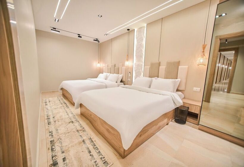 استودیو خانوادگی, Pyramids Height Hotel & Pyramids Master Scene Rooftop