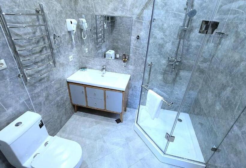 سوئیت با تخت بزرگ, Ayni