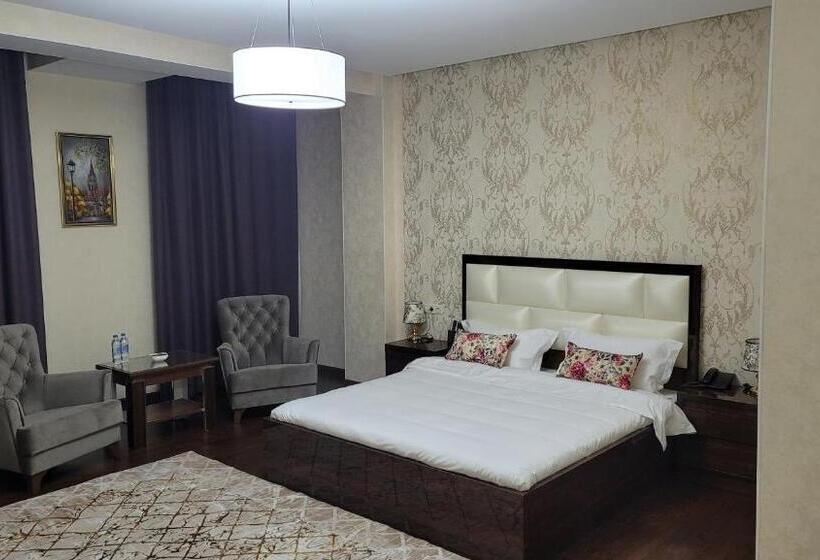 سوئیت با تخت بزرگ, Ayni