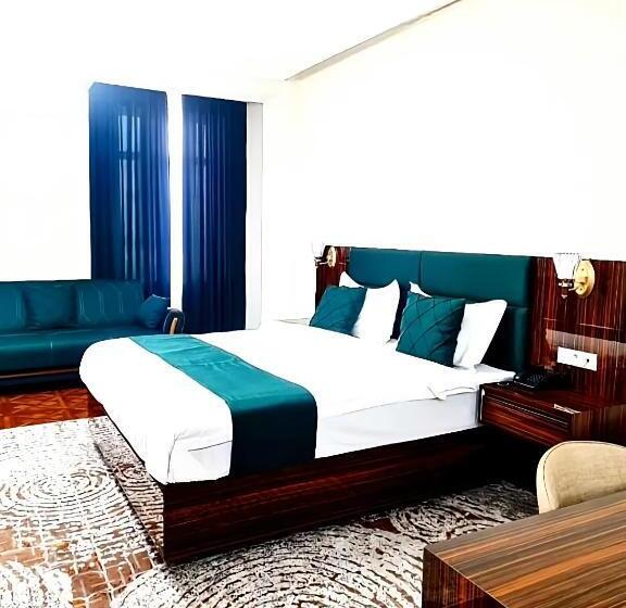 سوئیت با تخت بزرگ, Ayni