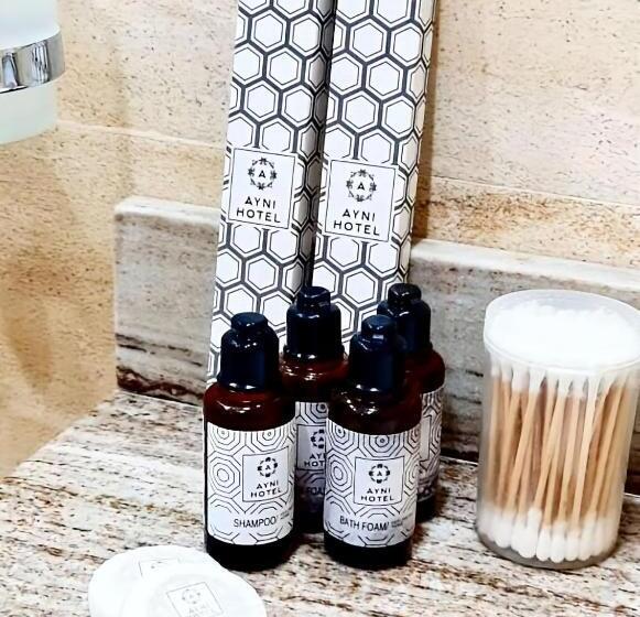 سوئیت با تخت بزرگ, Ayni