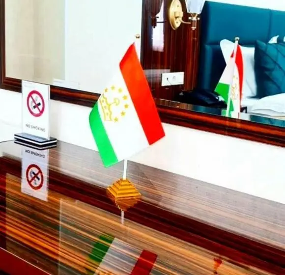 سوئیت با تخت بزرگ, Ayni