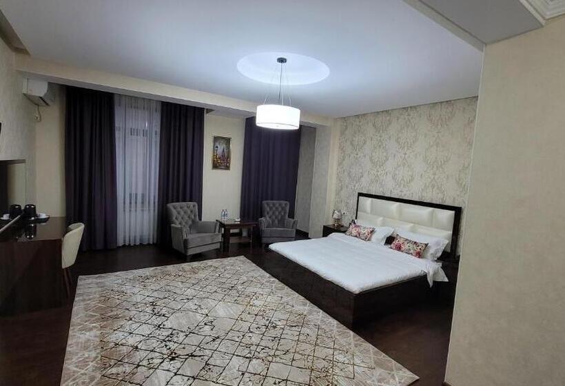 سوئیت با تخت بزرگ, Ayni