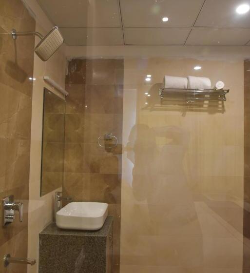 디럭스 룸 킹사이즈 침대, Siddharsh Heritage