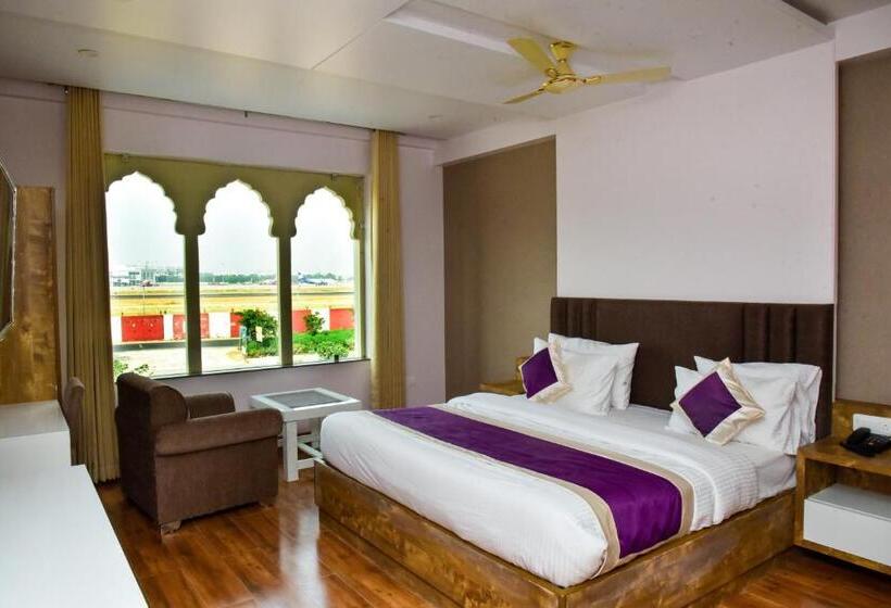 디럭스 룸 킹사이즈 침대, Siddharsh Heritage