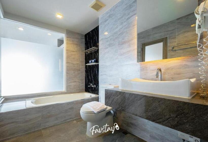 سوییت اجرایی, So Boutique Jomtien Beach Pattaya