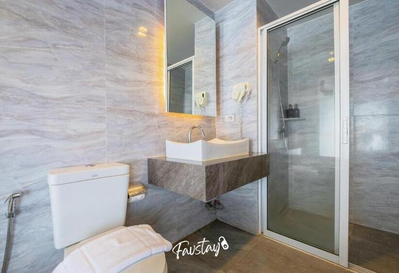 سوییت اجرایی, So Boutique Jomtien Beach Pattaya