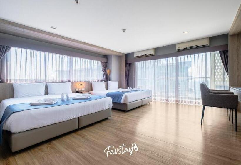 سوییت اجرایی, So Boutique Jomtien Beach Pattaya