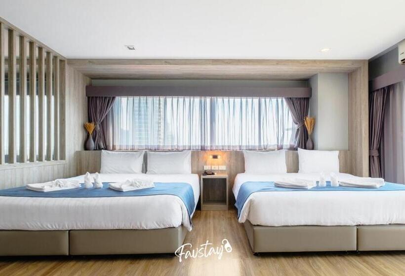 سوییت اجرایی, So Boutique Jomtien Beach Pattaya