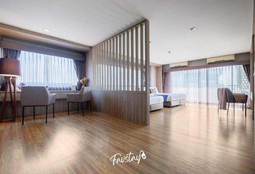 سوییت اجرایی, So Boutique Jomtien Beach Pattaya