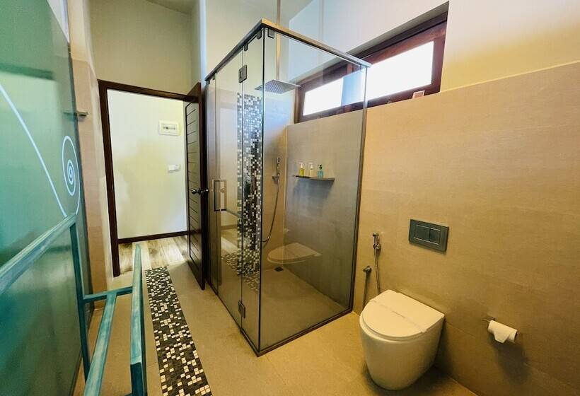 Suite Adaptată pentru Discapacitaţi, Thaproban Pavilion Waves Unawatuna