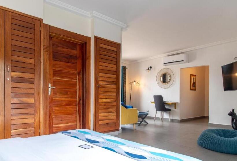 سوییت لوکس, Le Karé ébène