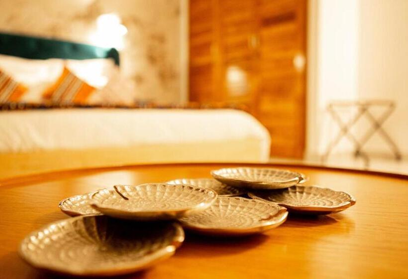 سوییت جونیور, Le Karé ébène