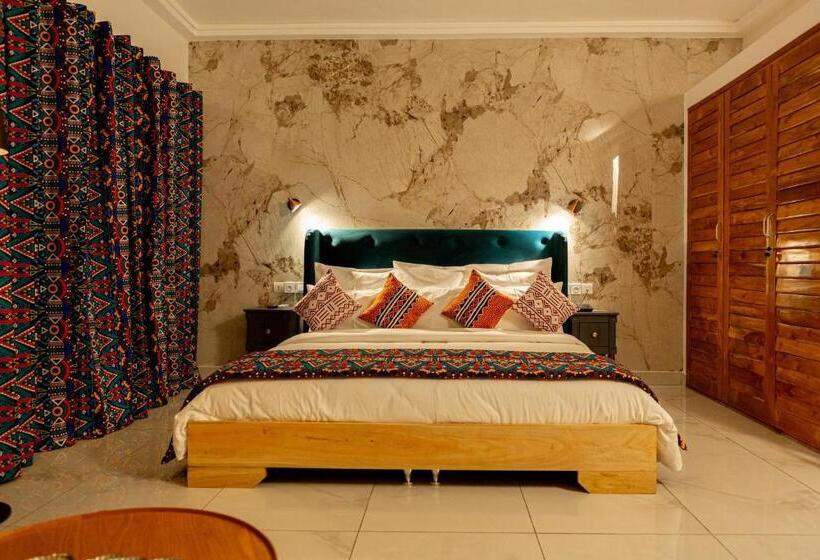 سوییت جونیور, Le Karé ébène