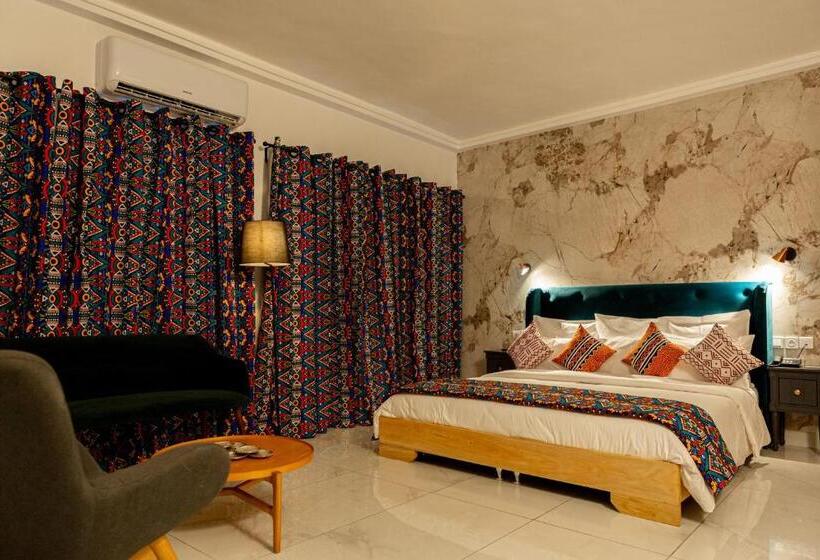 سوییت جونیور, Le Karé ébène