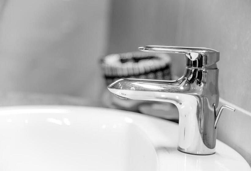 اتاق لوکس, Le Karé ébène