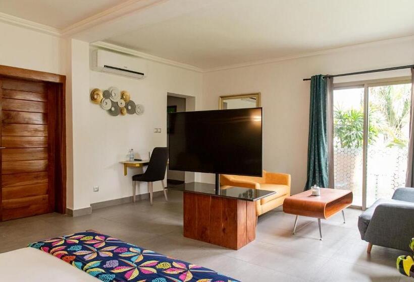 سوییت لوکس, Le Karé ébène