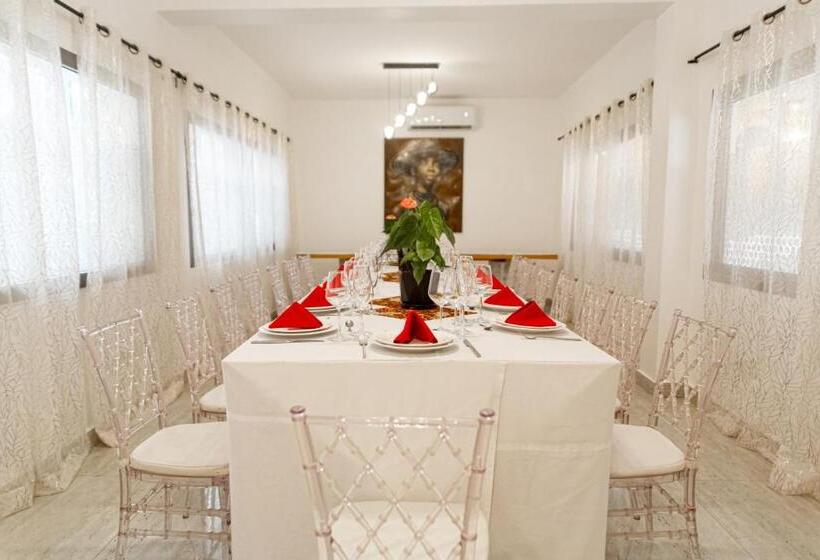 سوییت لوکس, Le Karé ébène