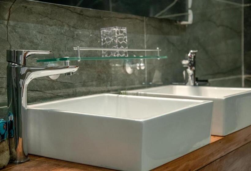 سوییت لوکس, Le Karé ébène