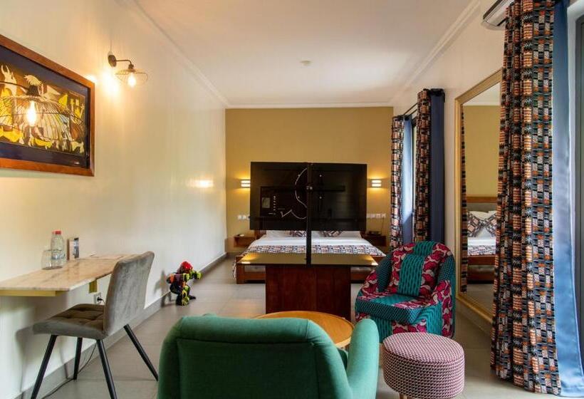 سوییت جونیور, Le Karé ébène