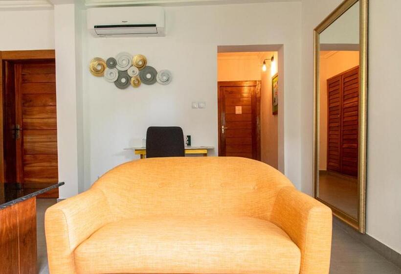 سوییت لوکس, Le Karé ébène