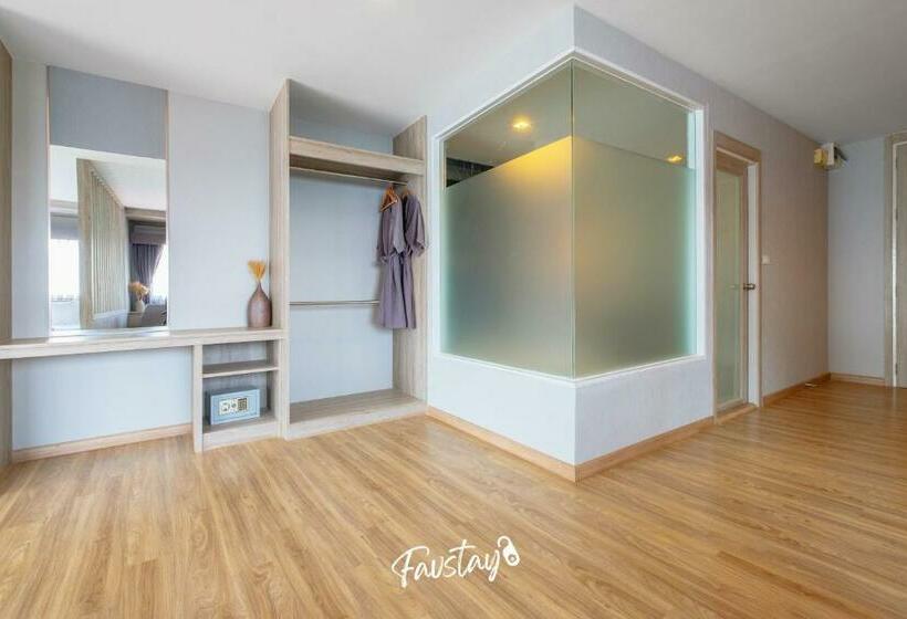 سوییت اجرایی, So Boutique Jomtien Beach Pattaya