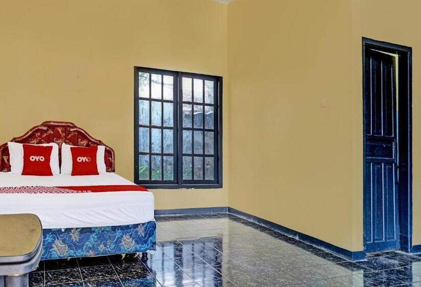 Номер Deluxe, Spot On 91798 Hotel Grand Mutiara