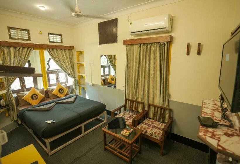 חדר דלוקס, The Hosteller Udaipur