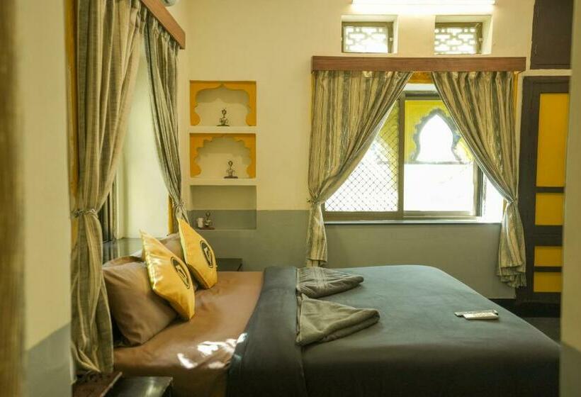 חדר דלוקס, The Hosteller Udaipur
