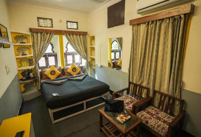 חדר דלוקס, The Hosteller Udaipur