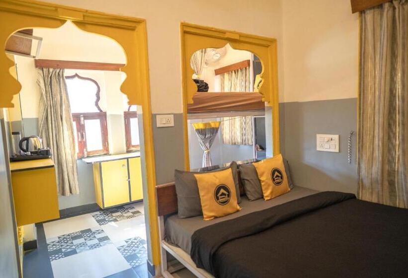 חדר דלוקס לארבעה, The Hosteller Udaipur