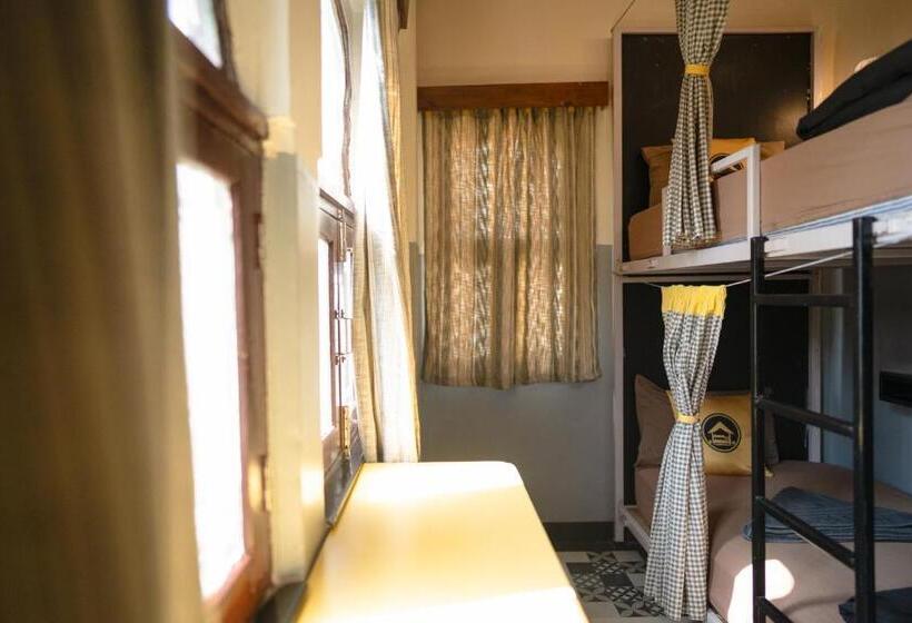 חדר דלוקס לארבעה, The Hosteller Udaipur