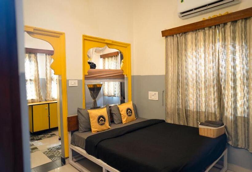 חדר דלוקס לארבעה, The Hosteller Udaipur