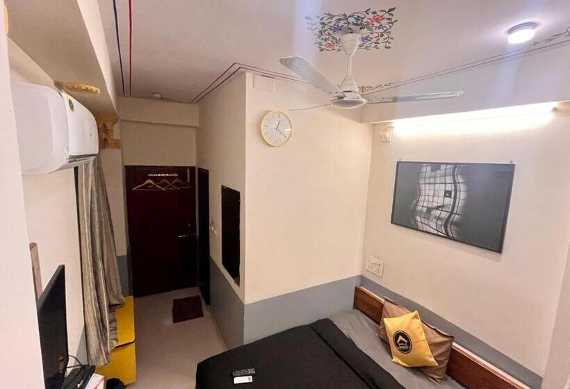 חדר דלוקס יחיד, The Hosteller Udaipur