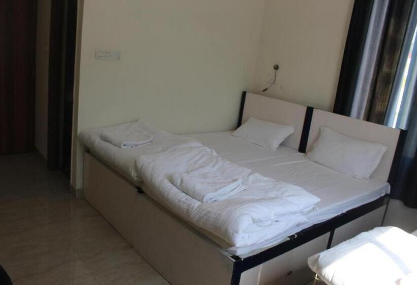 Habitació Triple Estàndard, Back Stayz Hostel