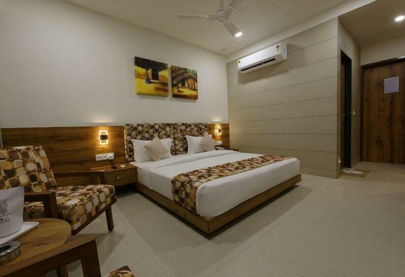 غرفة ديلوكس سرير كينج, Flourish International