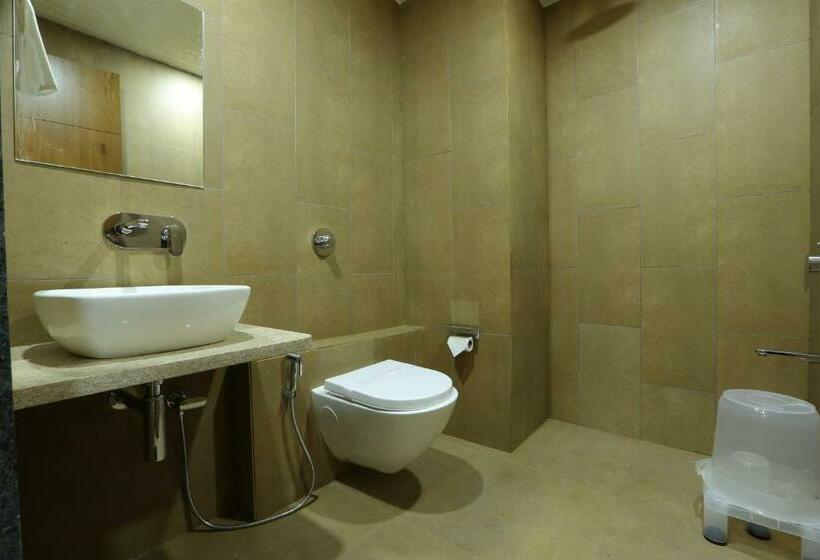 غرفة سوبيريور, Flourish International