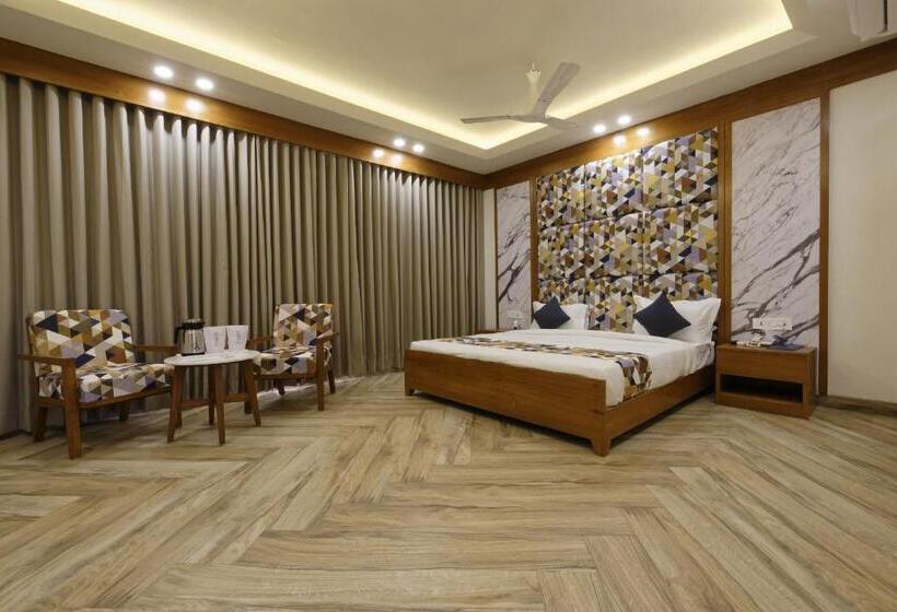 غرفة سوبيريور, Flourish International