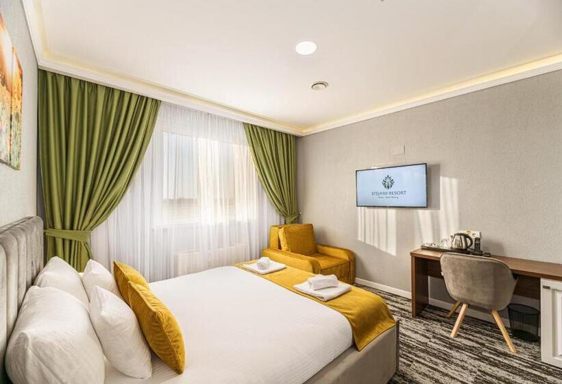 سوییت خانوادگی, Stejarii Resort