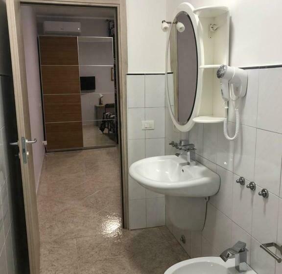 غرفة قياسية ثلاثية, B&b Antonella