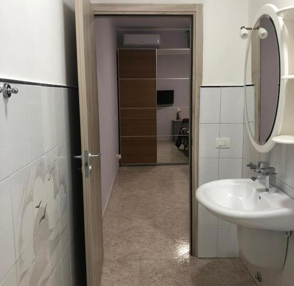 غرفة قياسية ثلاثية, B&b Antonella