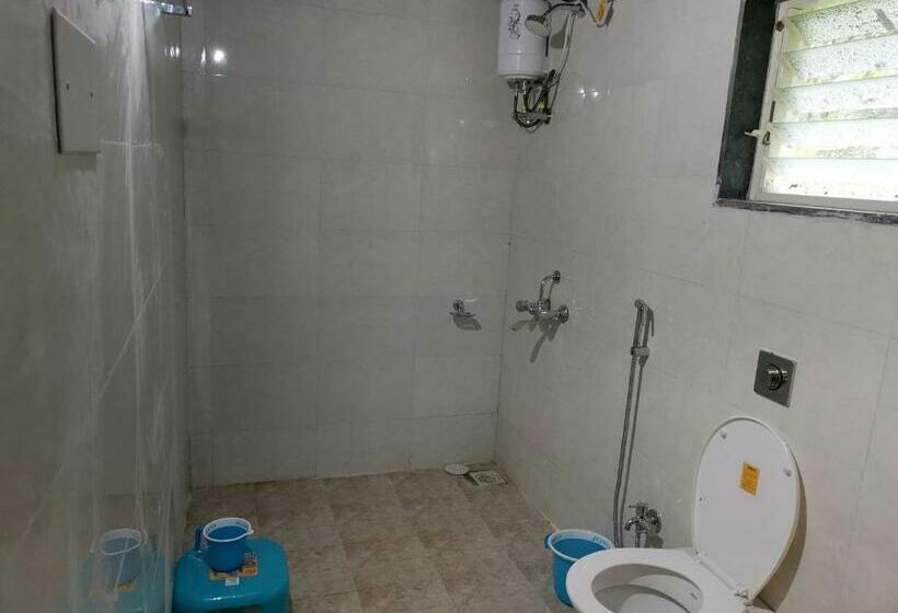 سرير فى غرفة مشتركه, Indradhanush Hill Resort